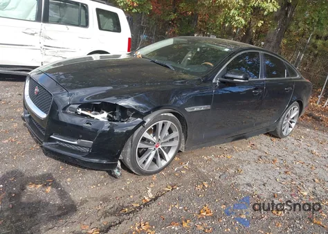 2017 Jaguar Xj R-Sport z USA, uszkodzony, nr VIN SAJWA1C70H8W10503